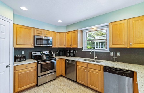 Ocean Hill Casa | C5058 Close to the Beach! Dogs Ok!Free Pool Heat March through May! Specials!