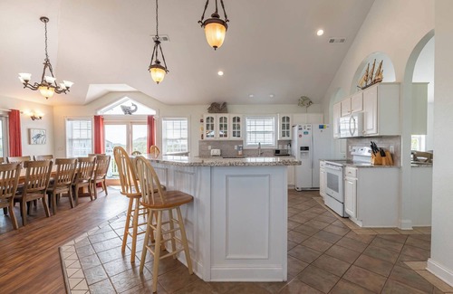 Pine Island Casa | C6438 Angel of the Isle. 9 BR Pine Island Dream, Pool, Hot Tub, Pets OK