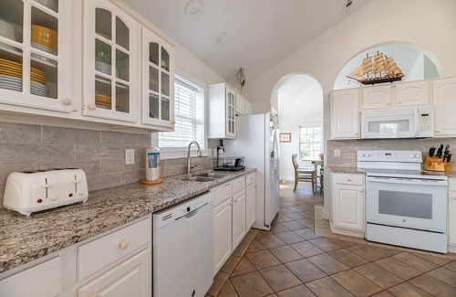 Pine Island Casa | C6438 Angel of the Isle. 9 BR Pine Island Dream, Pool, Hot Tub, Pets OK