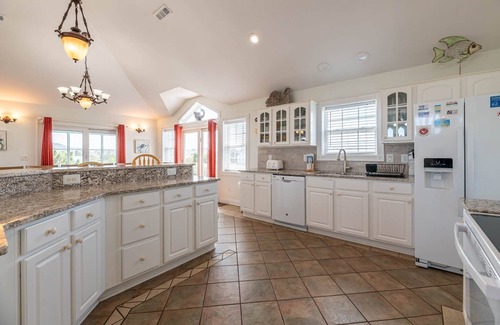 Pine Island Casa | C6438 Angel of the Isle. 9 BR Pine Island Dream, Pool, Hot Tub, Pets OK