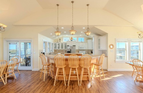 Carova Beach Casa | C9289 Sun King II. Oceanfront, Elevator, 4x4 Area, Pool, Hot Tub, Pets OK!