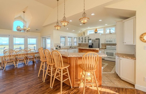 Carova Beach Casa | C9289 Sun King II. Oceanfront, Elevator, 4x4 Area, Pool, Hot Tub, Pets OK!