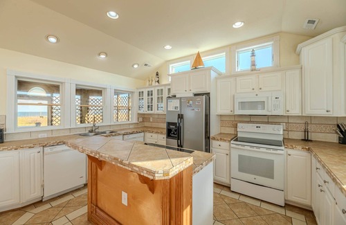 Carova Beach Casa | C9289 Sun King II. Oceanfront, Elevator, 4x4 Area, Pool, Hot Tub, Pets OK!