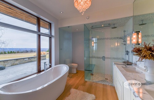 The Blue Mountains Otro | 3 bdrm, 3 bath Country Home, 10 acres, private, hot tub, view of Georgian Bay!