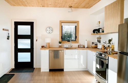 Salmon River Road Casa | Pine Cottage - HOT TUB |Kayaks | Swimming