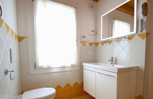 Oriago Apartamento | CADIFIORE-B & B11 - habitación con baño en casa de campo junto al río, estacionamiento en parque privado
