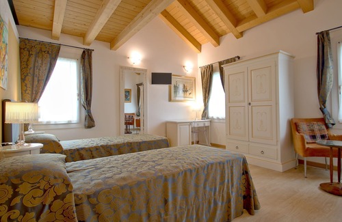 Oriago Apartamento | CADIFIORE-B & B12 - habitación con baño en casa de campo junto al río, estacionamiento en parque privado