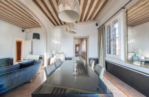 Castello Apartamento | Ca' Erizzo dream apartment, spectacular views from the amazing terrace!