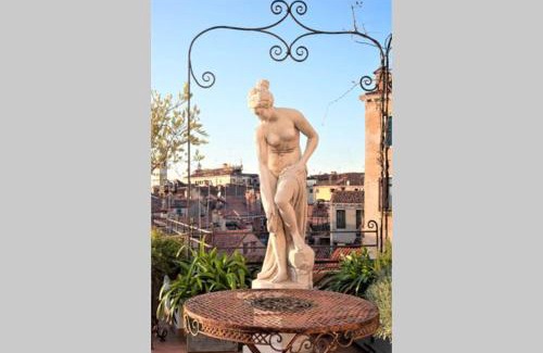 Castello Apartamento | Ca' Erizzo dream apartment, spectacular views from the amazing terrace!
