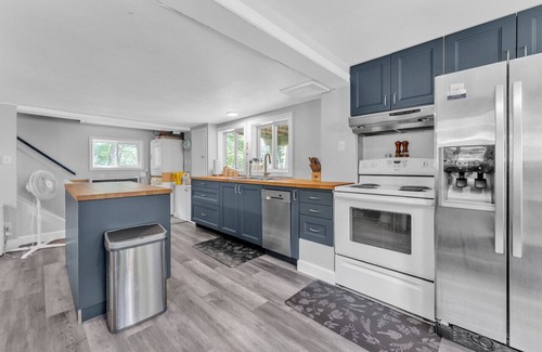Leeds and the Thousand Islands Cabaña | Black Rapids Retreat | Waterfront Cozy Cottage