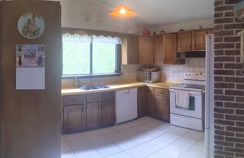 Sainte-Marguerite-du-Lac-Masson Casa | LaTulippe House -Quiet forest as a backyard!