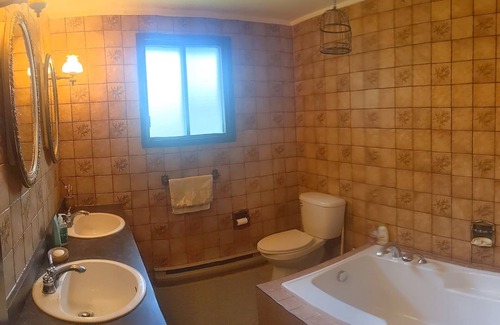 Sainte-Marguerite-du-Lac-Masson Casa | LaTulippe House -Quiet forest as a backyard!