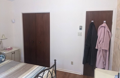 Sainte-Marguerite-du-Lac-Masson Casa | LaTulippe House -Quiet forest as a backyard!