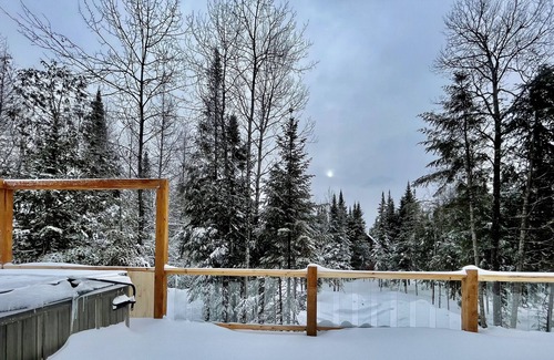 Sainte-Marguerite-du-Lac-Masson Chalet De Esquí | Fief on the river, luxury and relaxation. Access to the river and private spa