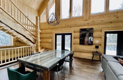 Sainte-Marguerite-du-Lac-Masson Chalet De Esquí | Fief on the river, luxury and relaxation. Access to the river and private spa