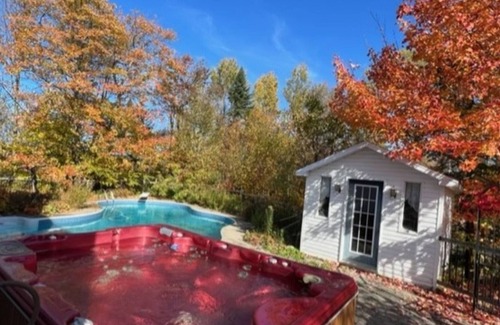 Sainte-Marguerite-du-Lac-Masson Villa | House villa on animal park-swimming pool and spa