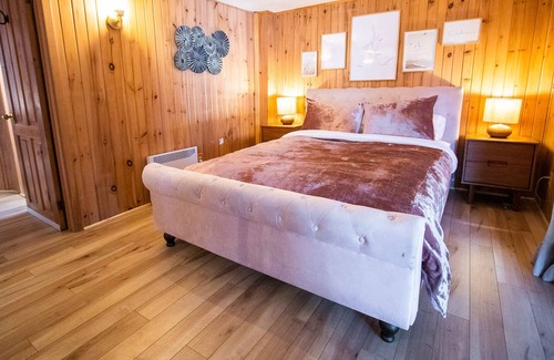 Sainte-Marguerite-du-Lac-Masson Chalet De Esquí | CHALET✦5Bedrooms✦Lake✦Jacuzzi✦Sauna✦Home theater✦Quiet