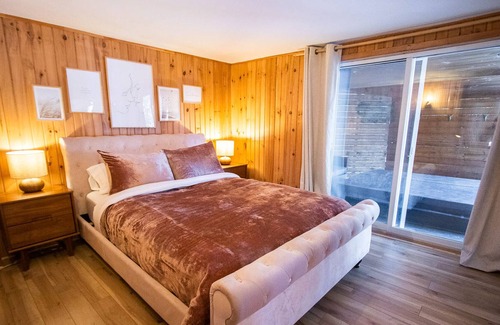 Sainte-Marguerite-du-Lac-Masson Chalet De Esquí | CHALET✦5Bedrooms✦Lake✦Jacuzzi✦Sauna✦Home theater✦Quiet
