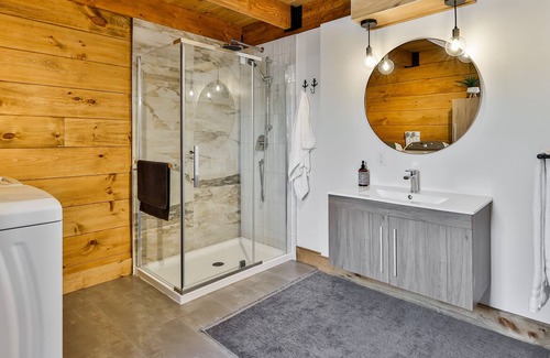 Sainte-Marguerite-du-Lac-Masson Chalet De Esquí | Canadian Mountain Family Cabin near ski and lake
