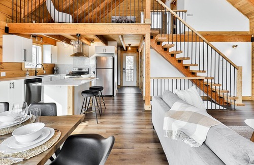 Sainte-Marguerite-du-Lac-Masson Chalet De Esquí | Canadian Mountain Family Cabin near ski and lake