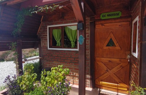 Dina Huapi Cabina | Cabaña Ñirihuau (con pileta climatizada y jardín ) complejo Alentue