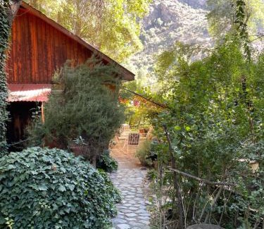Los Azules Chalet De Esquí | Cabaña alpina en plena cordillera con acceso a Río