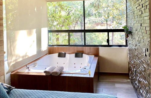 Mazamitla Cabina | ¡cabaña de Lujo con Jacuzzi! Terraza con Vista al Bosque, Ideal Para Familias