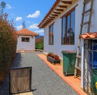 Villa de Leyva Casa | Cabaña familiar con 4 dormitorios y baños privados