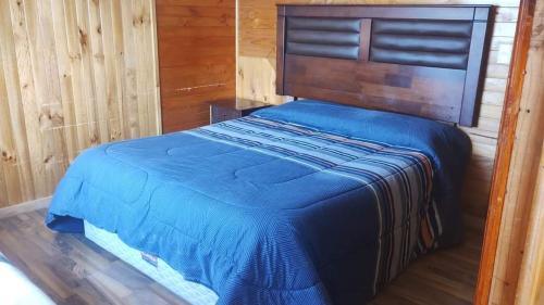 Punta de Choros Apartamento | CABAÑA LA CASONA, salón, comedor y cocina amplia, con baño en la habitación y uno adicional, se alcanzan a ver las islas y el mar