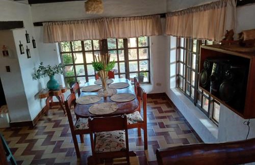Samaipata Apartamento | Cabaña Los Eucaliptos con Suite, TV 50 Mezzanine y Parrillero, Samaipata
