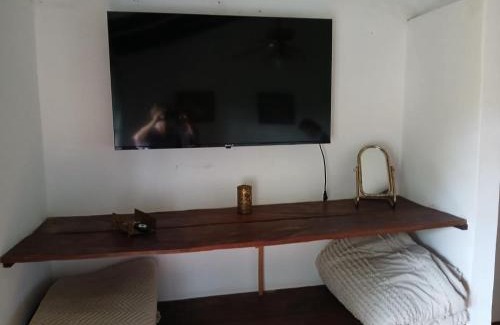 Samaipata Apartamento | Cabaña Los Eucaliptos con Suite, TV 50 Mezzanine y Parrillero, Samaipata