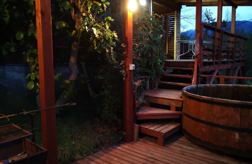 Conaripe Casa | Cabaña Oregón con tinaja exclusiva a pasos del lago