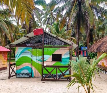 Carti Tupile Casa | Cabaña Romantica frente al mar de isla Chichime Guna Yala