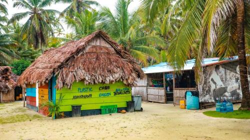 Carti Tupile Casa | Cabaña Romantica frente al mar de isla Chichime Guna Yala