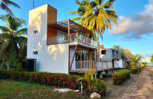 Monitos Casa | cabañas Brisas y Perla by AMAUNA