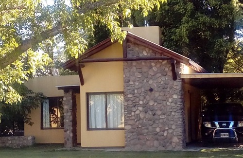 San Carlos Cabaña | Cabañas familiares, pileta y parque tranquilo. En San Carlos, Mendoza, Argentina