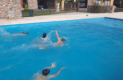 San Carlos Cabaña | Cabañas familiares, pileta y parque tranquilo. En San Carlos, Mendoza, Argentina
