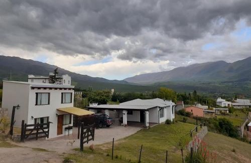 Tafi del Valle Chalet De Esquí | Cabañas Loma de El Pelao