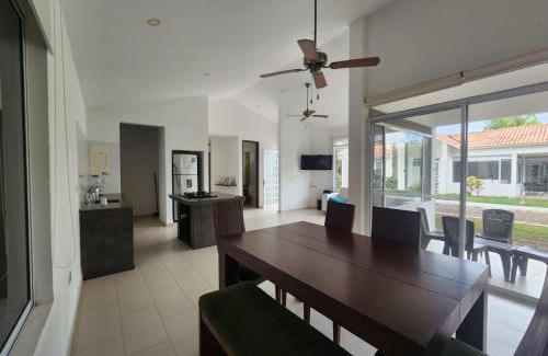 Menegua Casa | CABAÑAS Puerto López