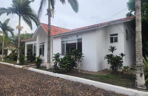 Menegua Casa | CABAÑAS Puerto López