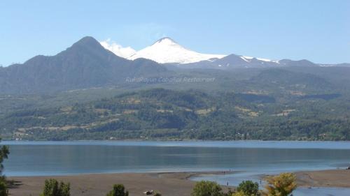 Conaripe Casa | Cabañas Ruka Rayun vista y acceso al lago en Coñaripe