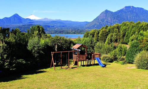 Conaripe Casa | Cabañas Ruka Rayun vista y acceso al lago en Coñaripe
