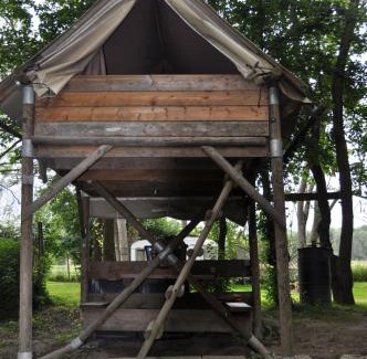 Saint-Jean-les-Deux-Jumeaux Otro | cabane sur pilotis les pieds dans l'eau