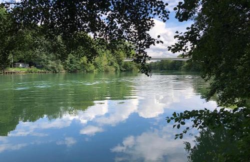 Saint-Jean-les-Deux-Jumeaux Otro | cabane sur pilotis les pieds dans l'eau