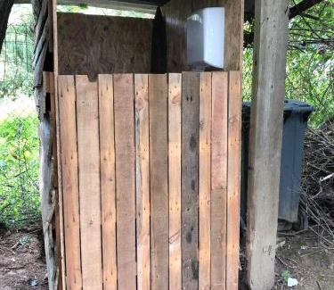 Saint-Jean-les-Deux-Jumeaux Otro | cabane sur pilotis les pieds dans l'eau