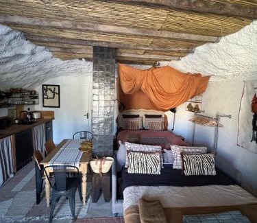 Cadenet Casa | CaBaNa 52 La Suite troglodyte Proche Lourmarin