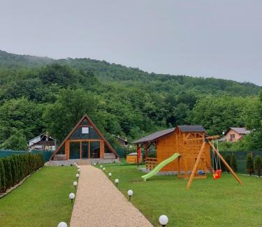 Varbilau Chalet De Esquí | Cabana A-frame Nis