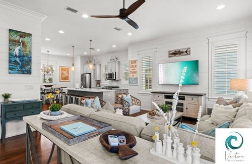 Lakeside at Blue Mountain Beach Casa | Cabana Banana - Pet Friendly / 4 Bikes / 6-Seater Golf Cart