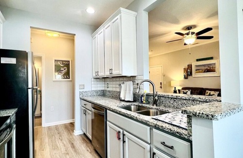 Villages of Five Points Condominio | Lewes DE Vacation Condo - 1 ° PISO - PERRO AMISTOSO - 2 piscinas - Tenis y senderos