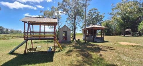 Osorio Casa | Cabana Cristal ll Campestre Em Sítio ll Wi-Fi Nômade Digital ll Táxi Fácil II Forno Microondas ll Quiosque Churrasqueira ll 6km da Estrada do Mar ll 8,1Km Prefeitura II 7,2Km UFRGS Litoral II 12km do Morro da Borrusia e das Praias Tramandai